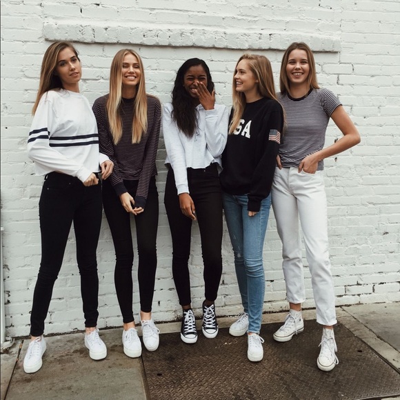 Brandy Melville Box! - Picture 4 of 7